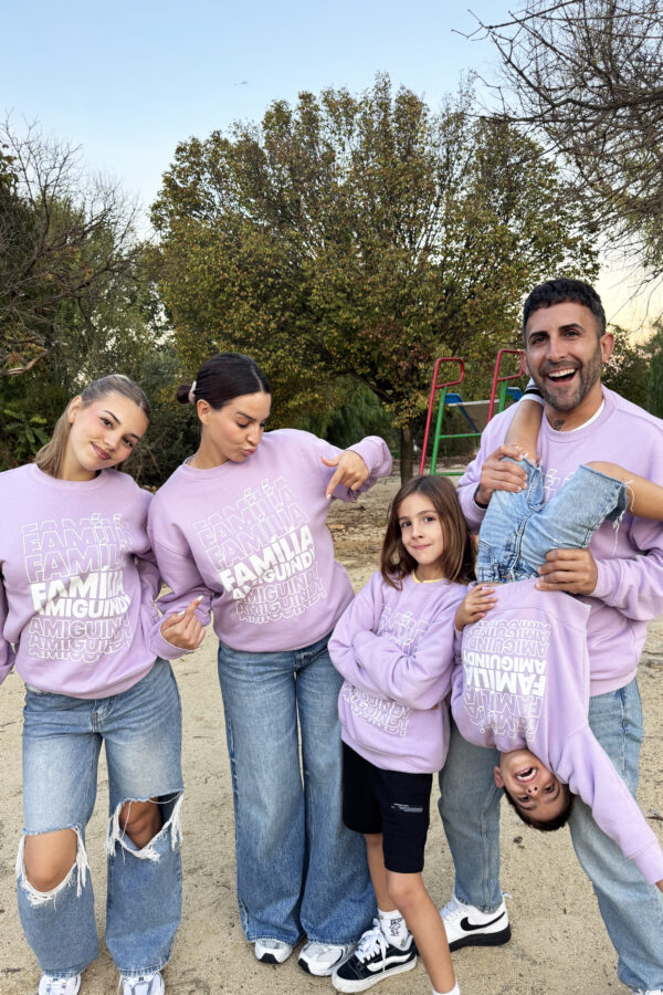 Sudadera lila Familia Amiguindy